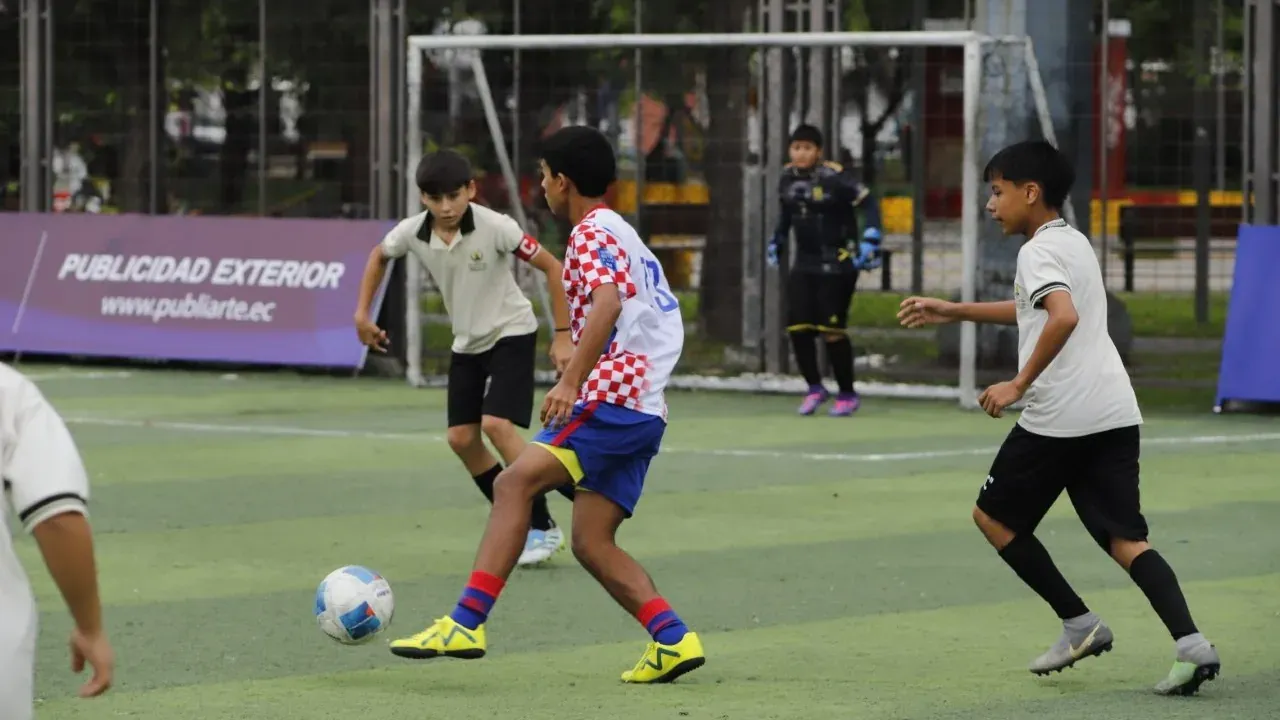 U.E. INFORMÁTICA PORTOVIEJO VS. U.E. ANDRÉS DE VERA. U13 M