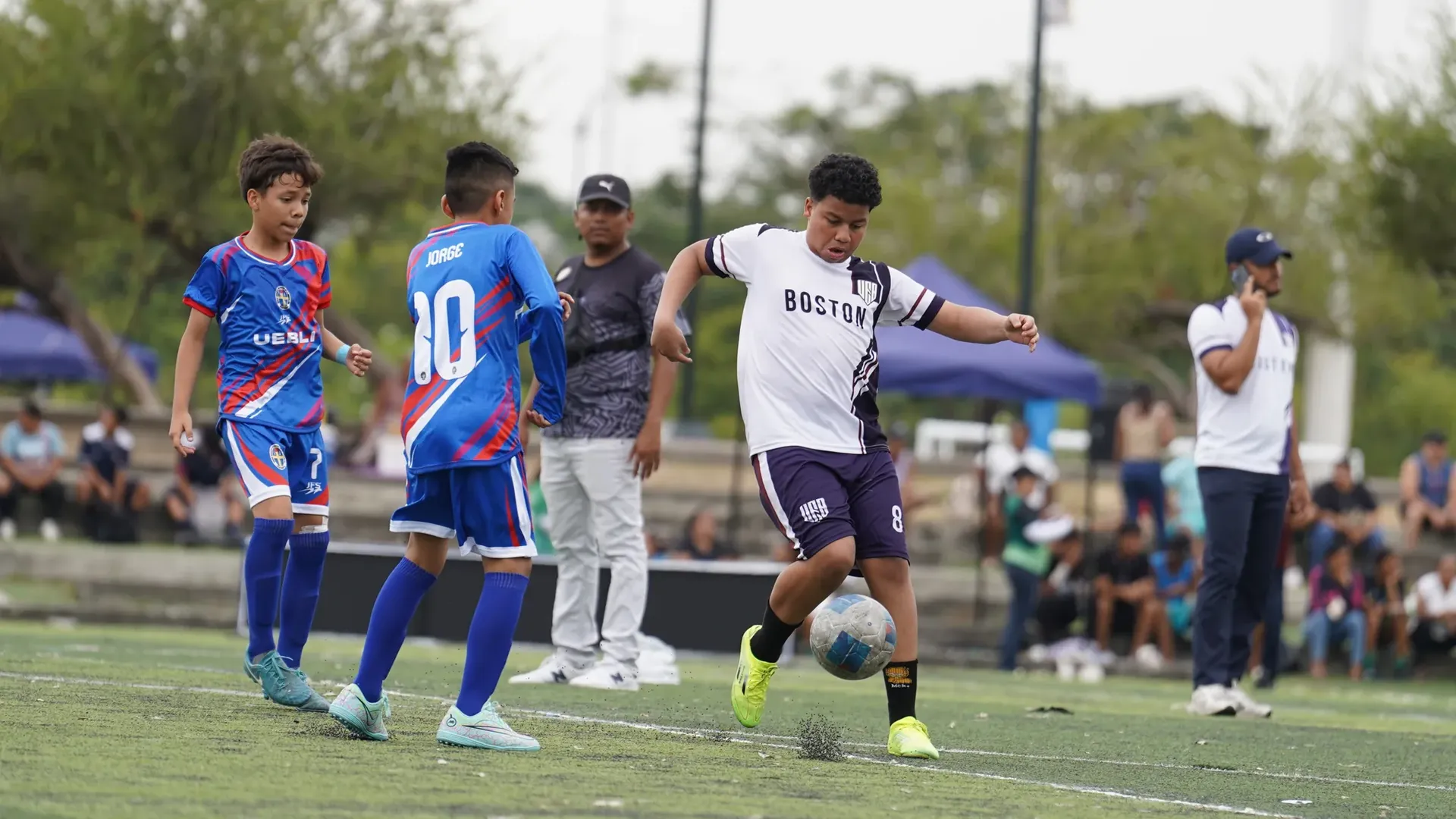 Boston se impone y toma el liderato del Grupo 3