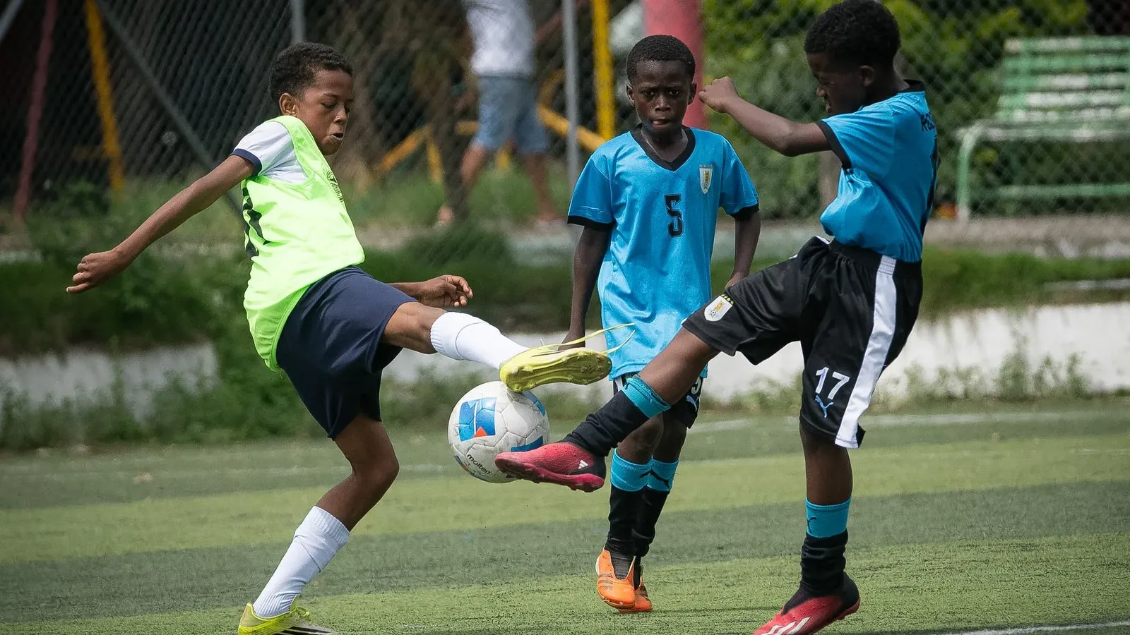 U.E. GUAYAQUIL vs U.E. LUIS VARGAS TORRES. U13