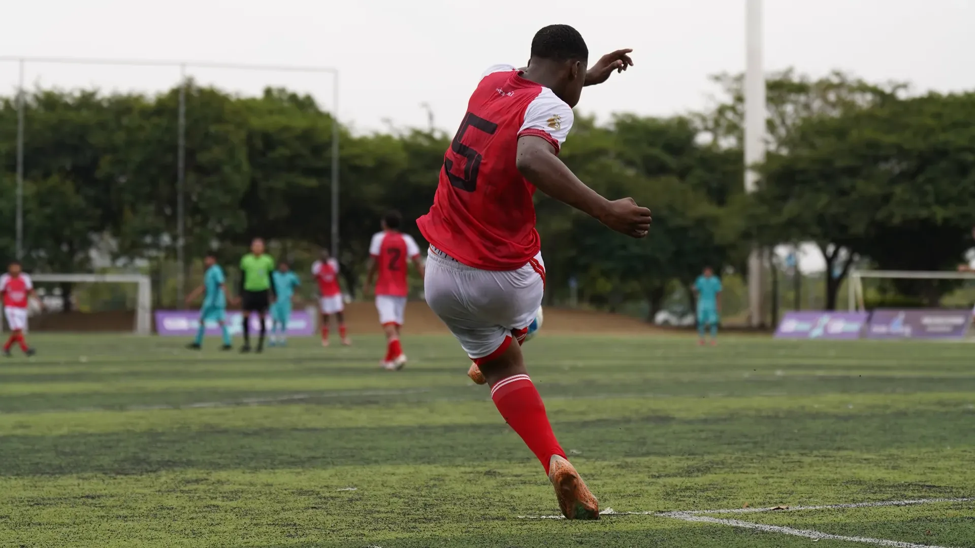Emilio Estrada golpea en momentos clave y se lleva el 3-1 en Samanes