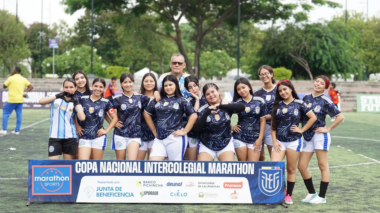 U.E. RÉPLICA AGUIRRE ABAD VS. U.E. VEINTIOCHO DE MAYO. U17 F