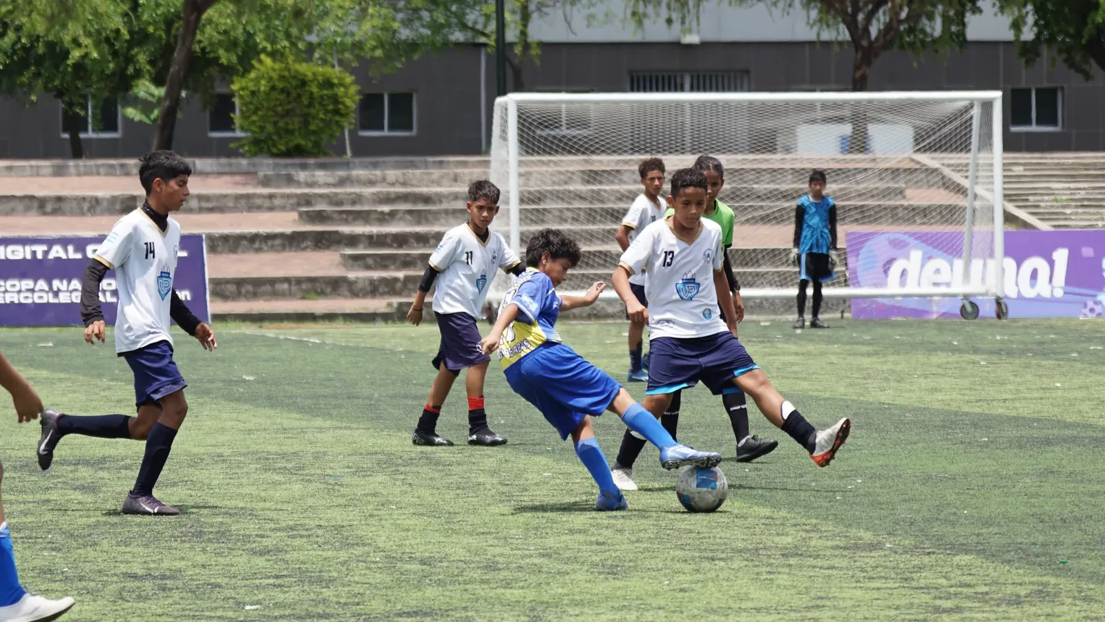 U.E. AGUIRRE ABAD VS. U.E. VICENTE ROCAFUERTE. U13 M