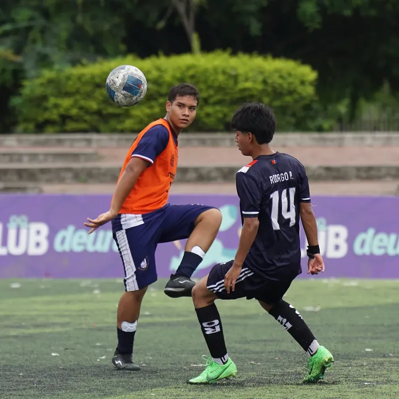 U.E. DOLORES CACUANGO VS. U.E. RÉPLICA AGUIRRE ABAD. U17M