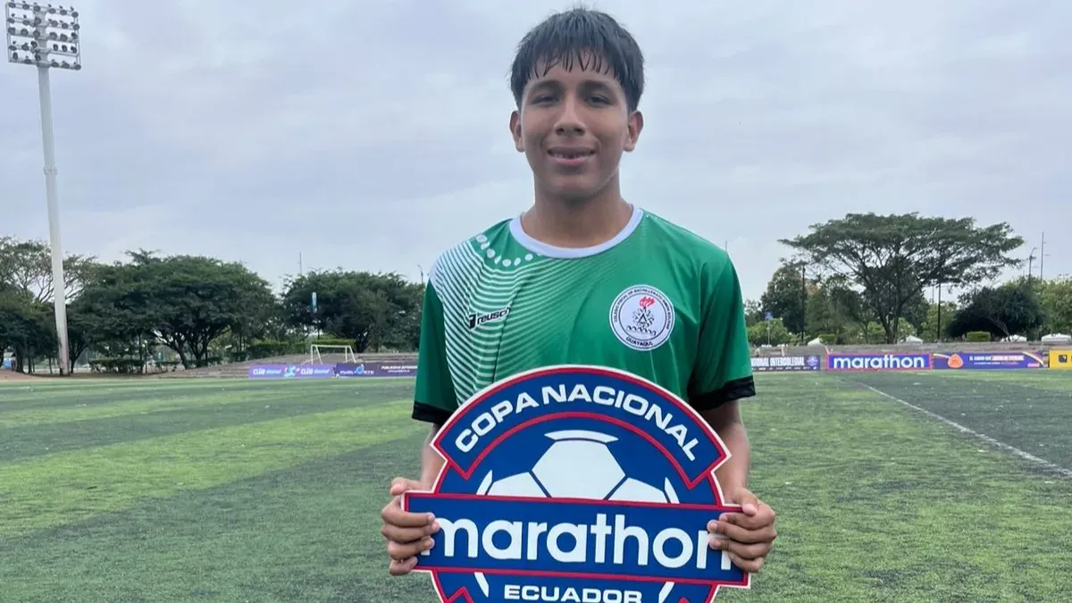 Con uno menos, Simón Bolívar encuentra el gol que decide el partido