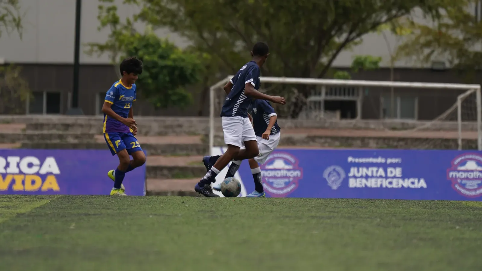 U.E RÉPLICA GUAYAQUIL vs U.E. NUEVO MUNDO. U13