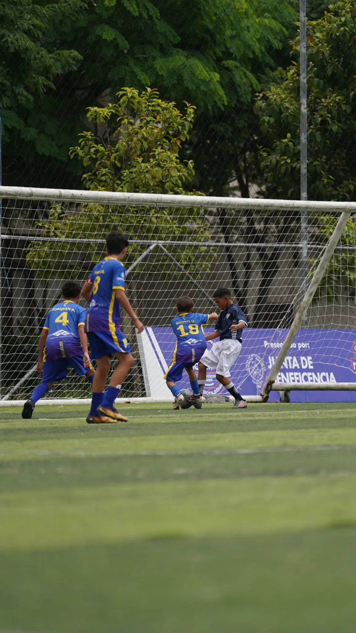 U.E RÉPLICA GUAYAQUIL vs U.E. NUEVO MUNDO. U13