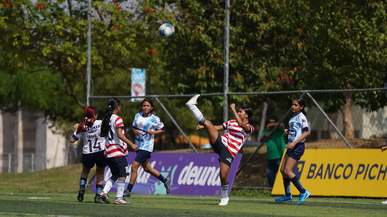 U.E. FISCAL GUAYAQUIL vs ESCUELA ALEJANDRO CARRIÓN AGUIRRE. U15 F