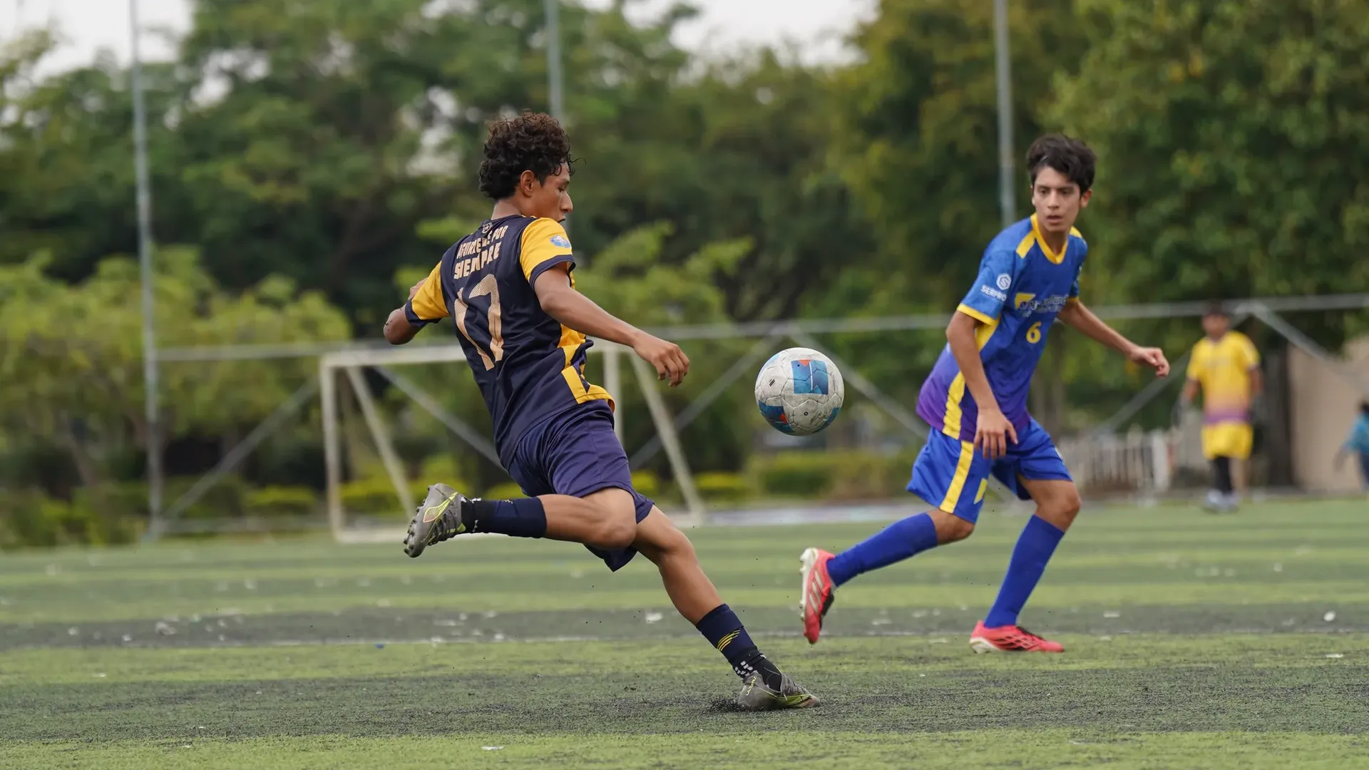 Nuevo Mundo y Aguirre Abad firman un empate sin goles en Samanes