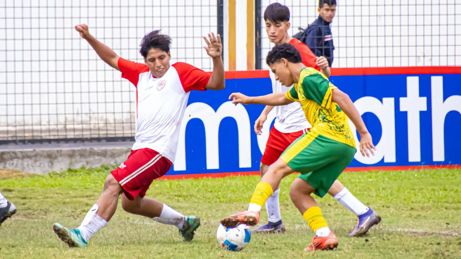 Maikel Romero firma un póker en una jornada de 11 goles para El Oro