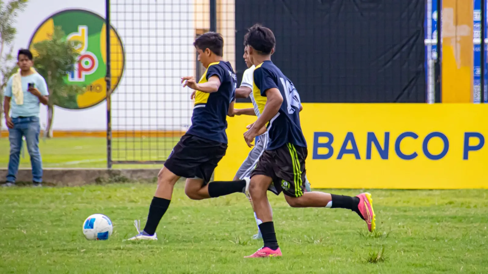 U.E. JUAN MONTALVO FIALLOS vs U.E. SEIS DE OCTUBRE. U15