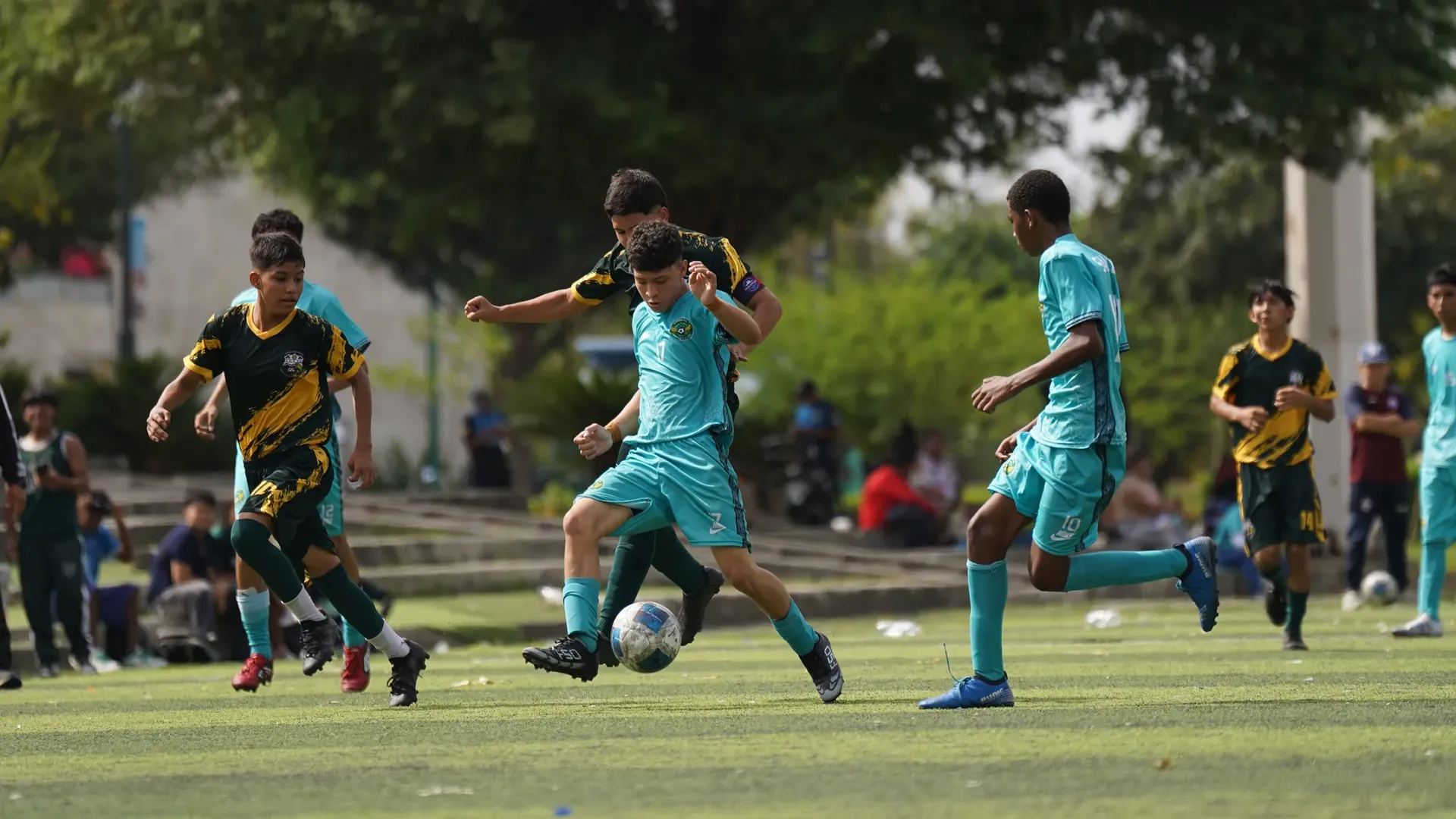 Galo Plaza Lasso celebra sus primeros tres puntos