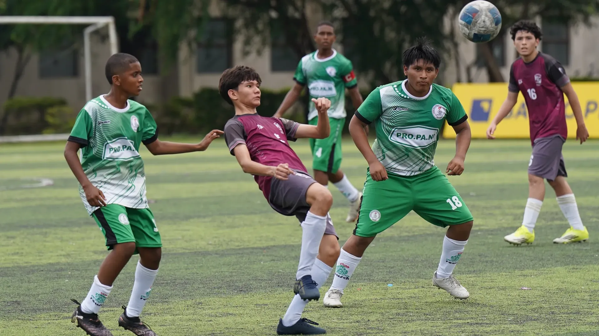 Simón Bolívar consigue su primera victoria